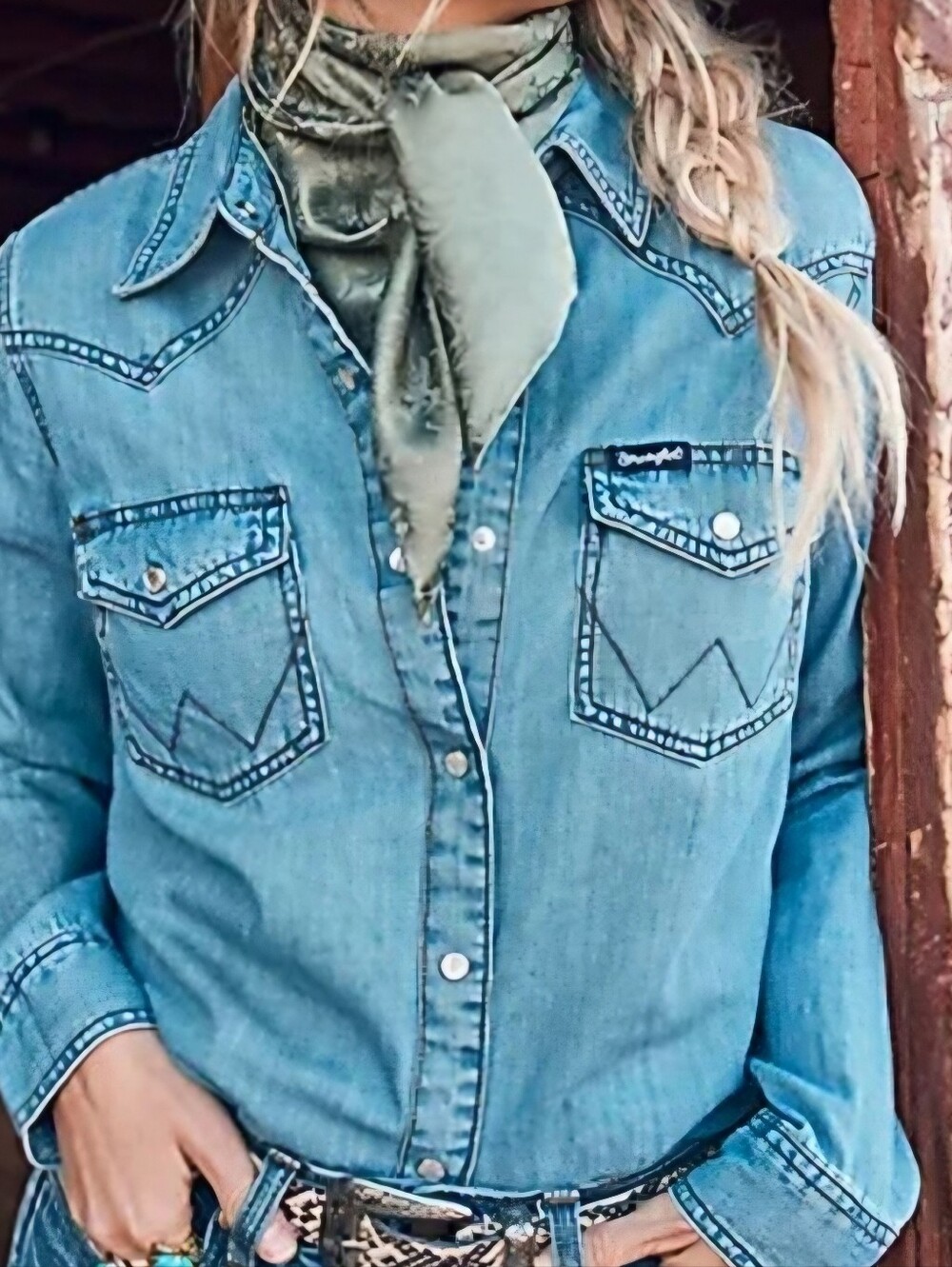 NWT Wrangler Retro Light Blue Denim Western Shirt with Snap Front